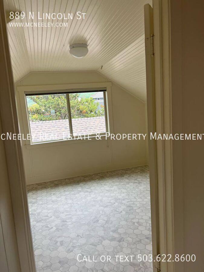 House for rent at 889 N Lincoln St, Seaside, OR 97138