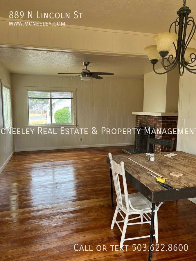 House for rent at 889 N Lincoln St, Seaside, OR 97138
