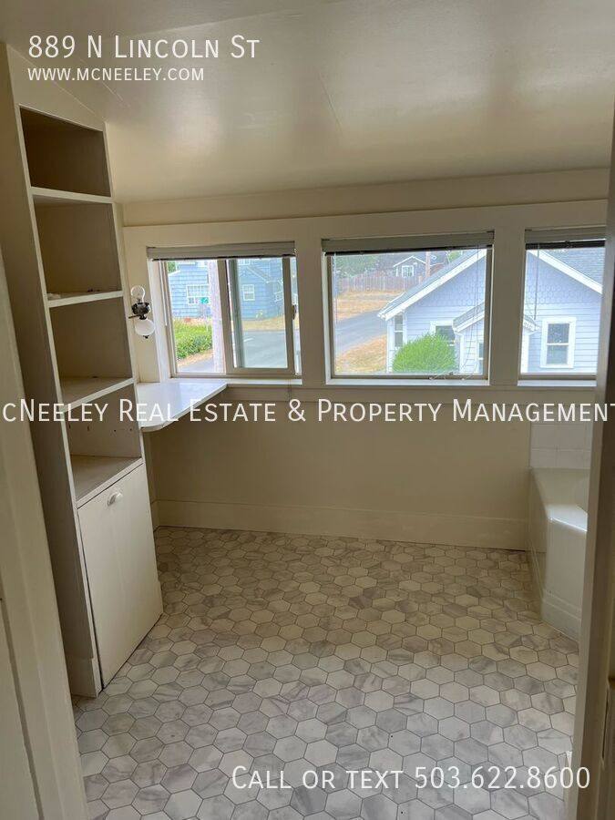 House for rent at 889 N Lincoln St, Seaside, OR 97138