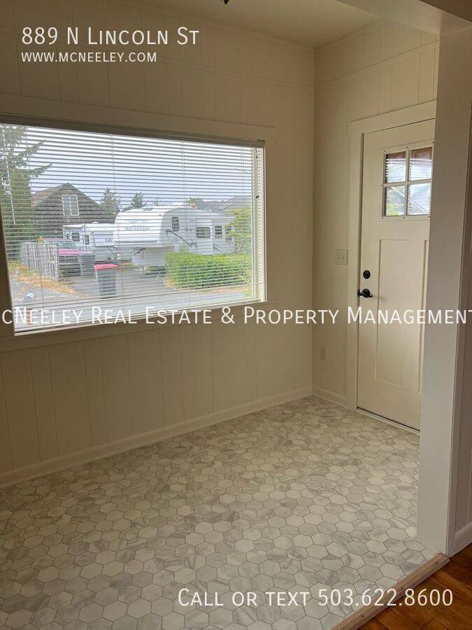 House for rent at 889 N Lincoln St, Seaside, OR 97138