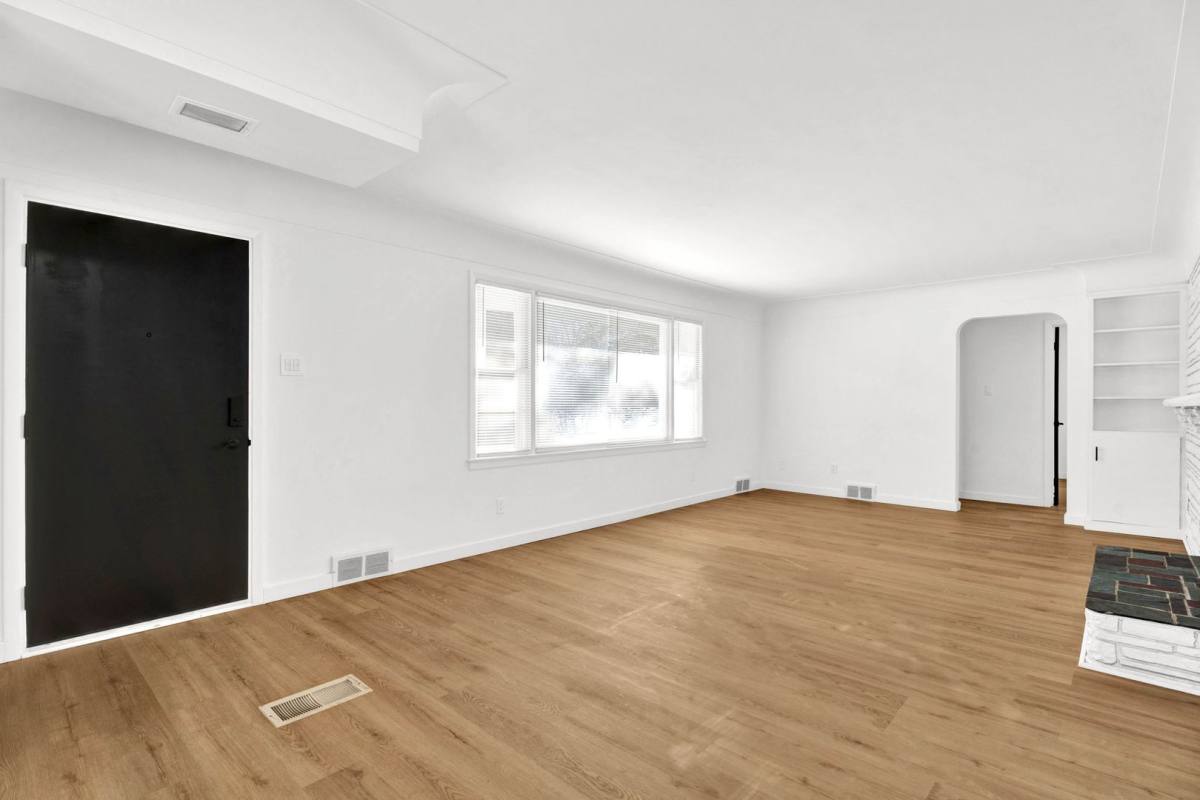 House for rent at 2580 Walnut Lake Rd, West Bloomfield, MI 48323