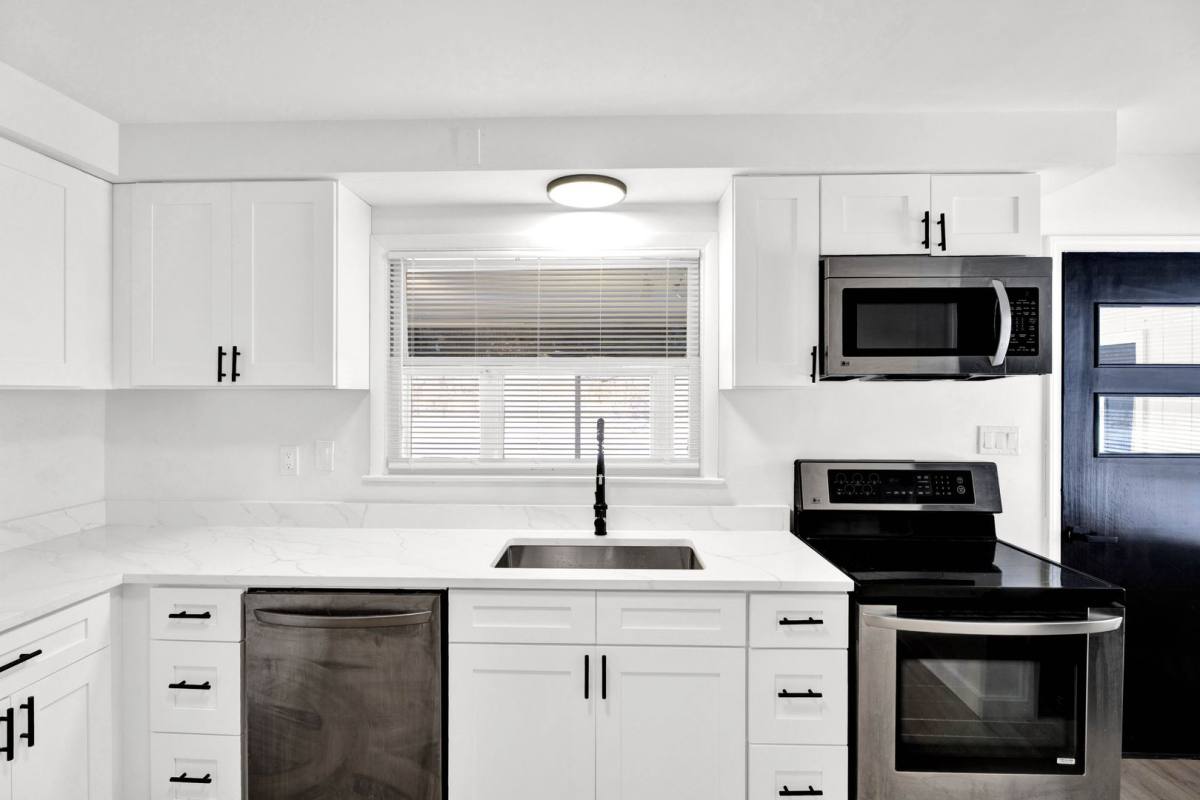 House for rent at 2580 Walnut Lake Rd, West Bloomfield, MI 48323