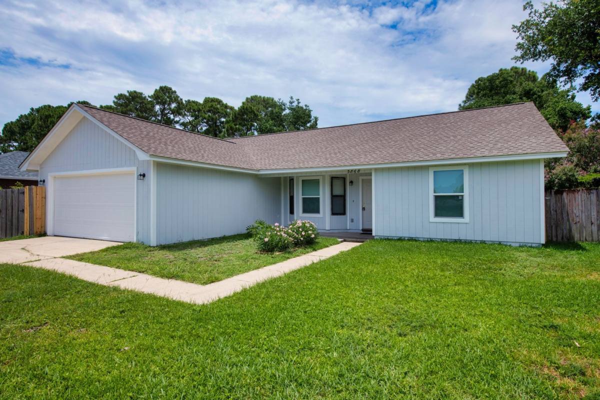 House for rent at 3868 Mariners Dr, Gulf Breeze, FL 32563