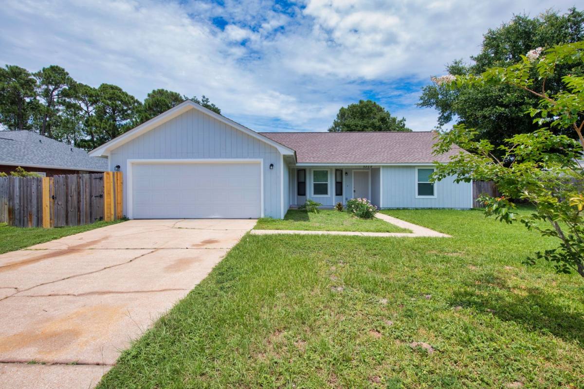 House for rent at 3868 Mariners Dr, Gulf Breeze, FL 32563