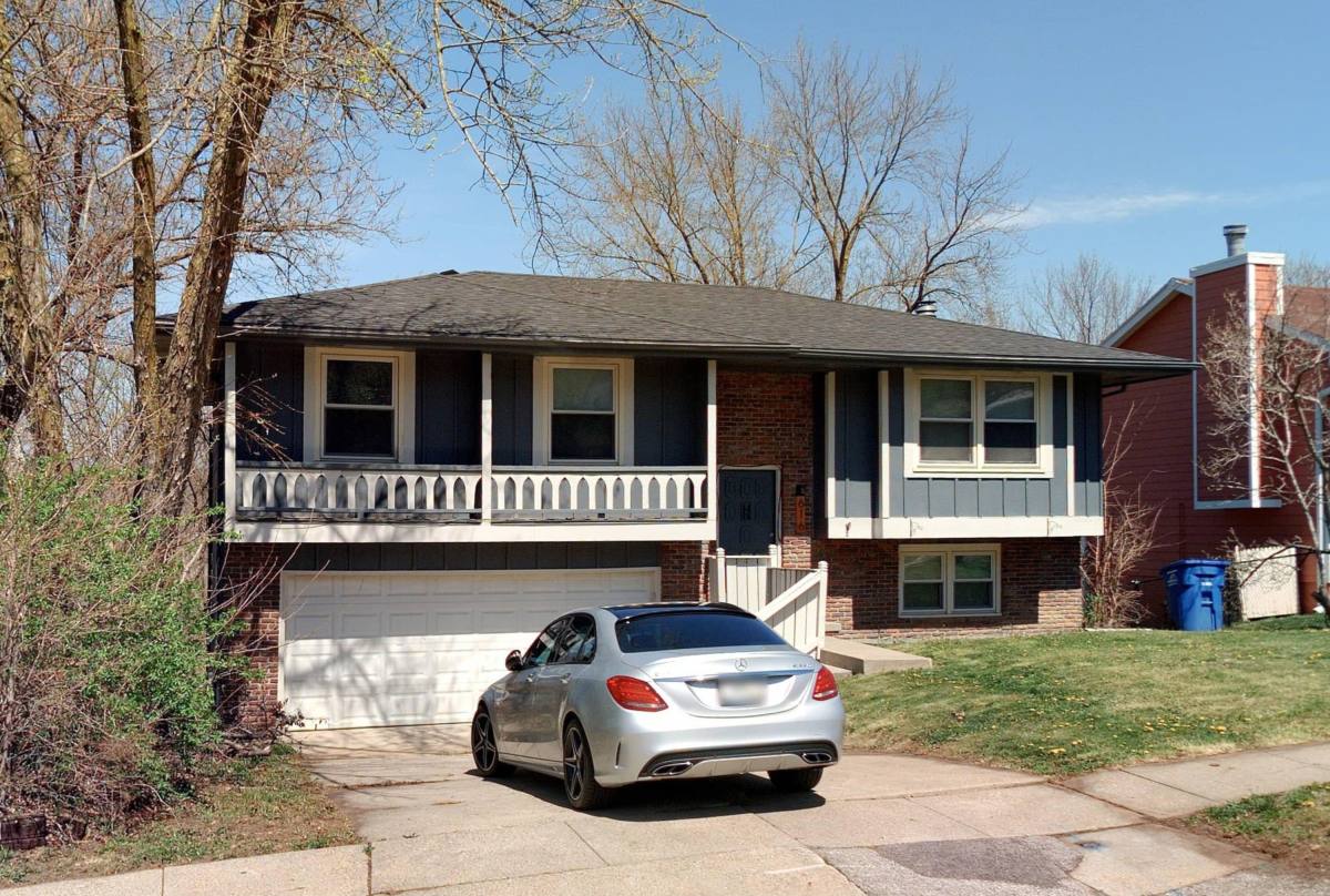 6166 E Hackley Ave, Des Moines, IA 50315