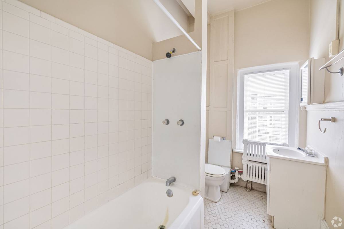 Apartment for rent at 900 W Franklin St, Richmond, VA 23220
