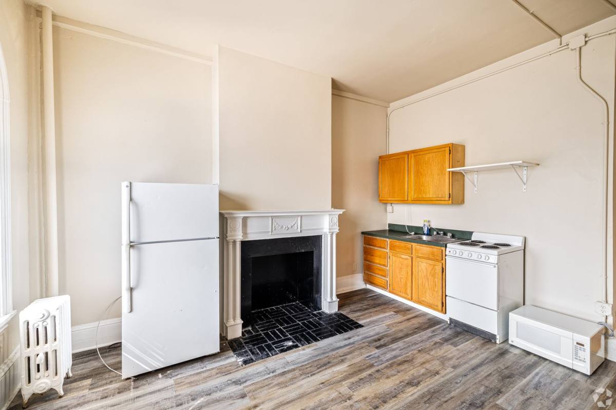 Apartment for rent at 900 W Franklin St, Richmond, VA 23220