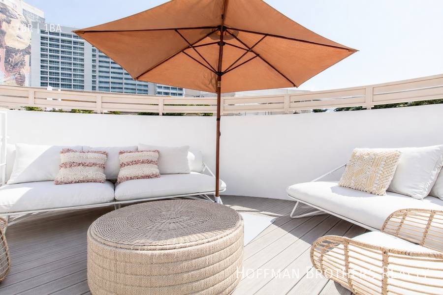 Apartment for rent at 6873 Franklin Ave #309, Los Angeles, CA 90028