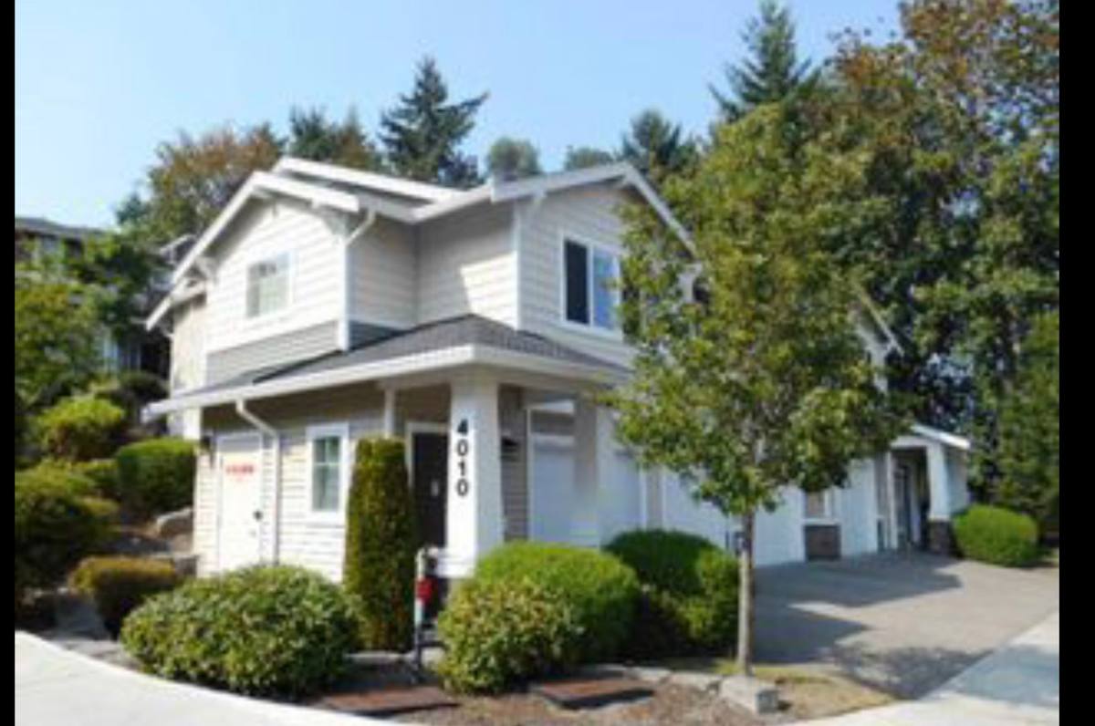 Townhouse for rent at 4010 S 211th Place, Seattle, WA 98198