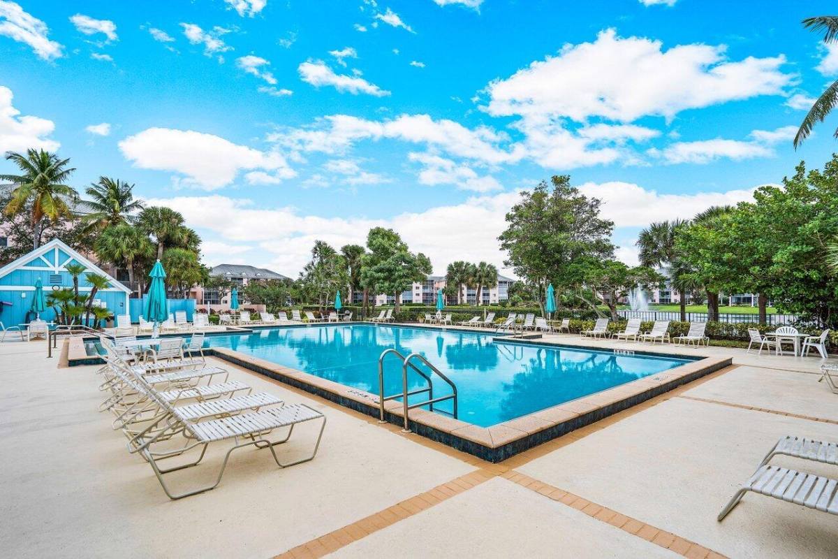 Condo for rent at 275 Palm Ave #275C206, Jupiter, FL 33477
