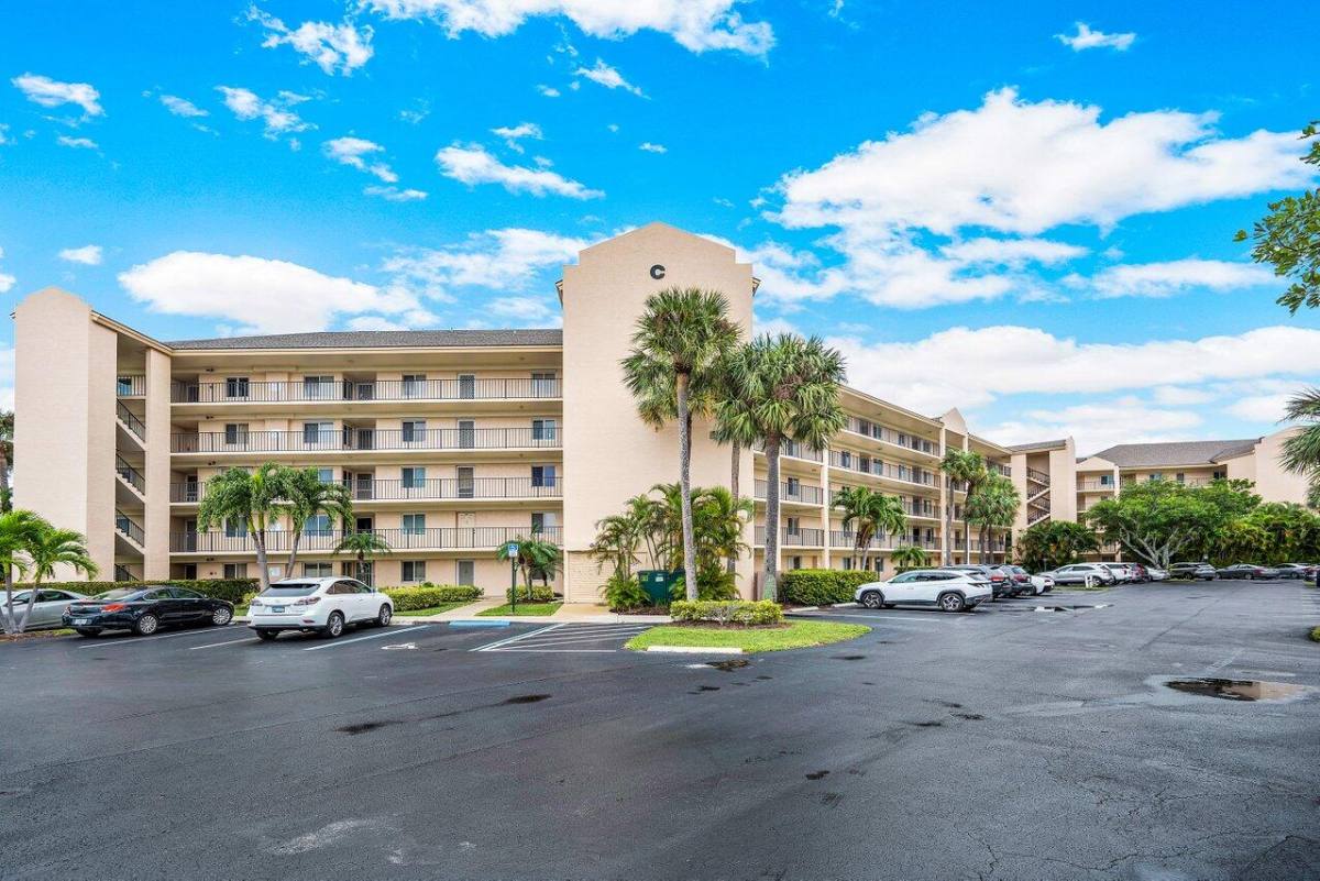 Condo for rent at 275 Palm Ave #275C206, Jupiter, FL 33477