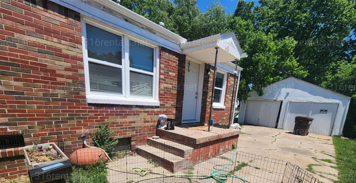 Apartment for rent at 546-548 N Oliver Ave, Wichita, KS 67208
