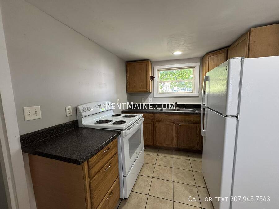 Apartment for rent at 206 Maine Ave #4, Farmingdale, ME 04344