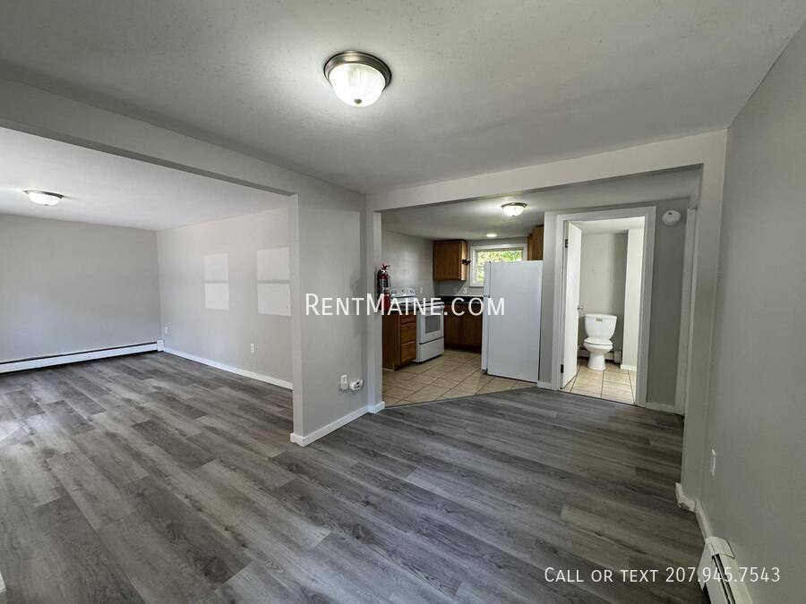 Apartment for rent at 206 Maine Ave #4, Farmingdale, ME 04344