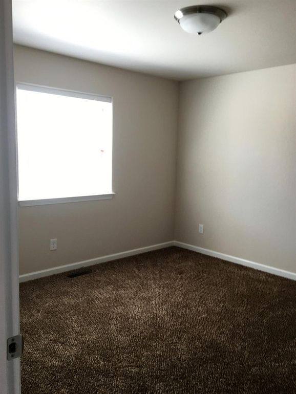 House for rent at 510 Harbor View Dr, Klamath Falls, OR 97601