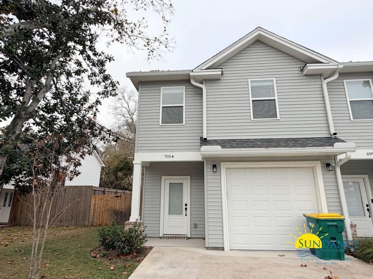 Townhouse for rent at 699 Woodlawn Ave, Fort Walton Beach, FL 32547