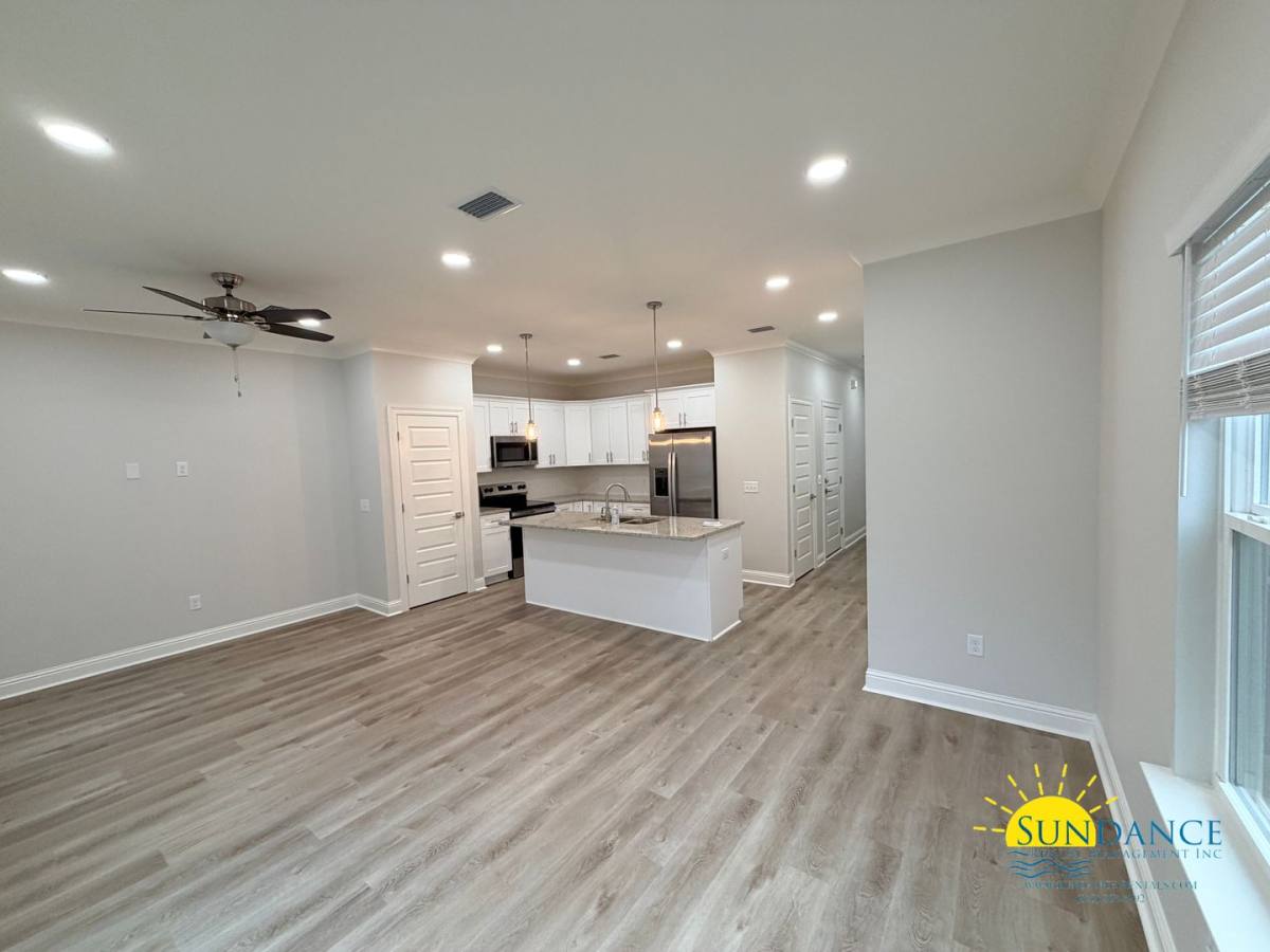 Townhouse for rent at 699 Woodlawn Ave, Fort Walton Beach, FL 32547