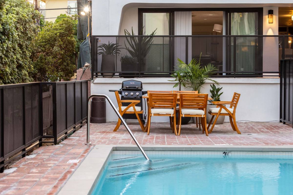 Apartment for rent at 950 Larrabee St, West Hollywood, CA 90069