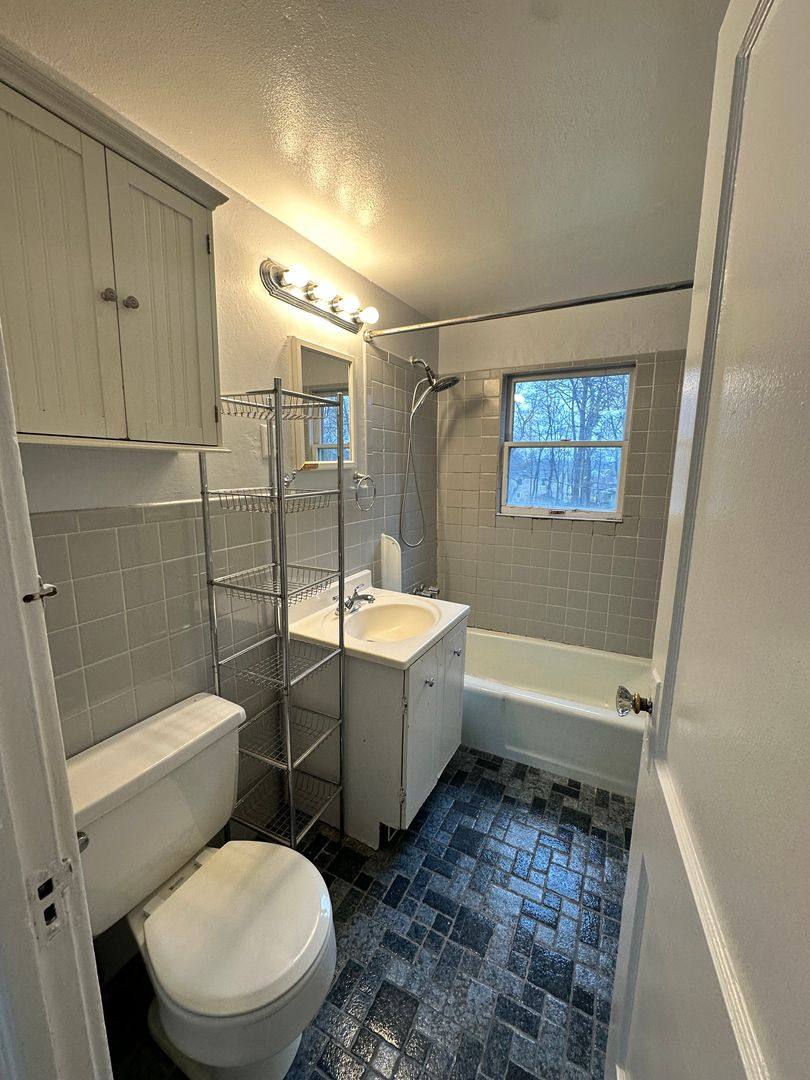 Apartment for rent at 1621 Harrison Ave, Mamaroneck, NY 10543