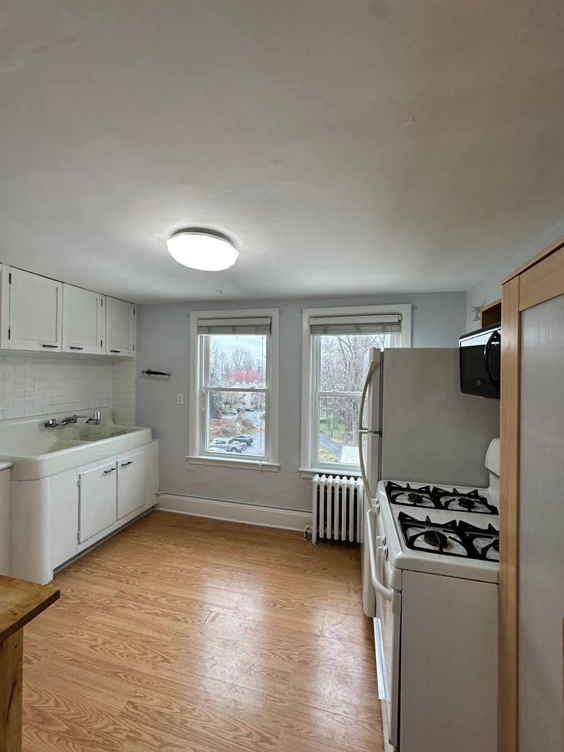 Apartment for rent at 1621 Harrison Ave, Mamaroneck, NY 10543