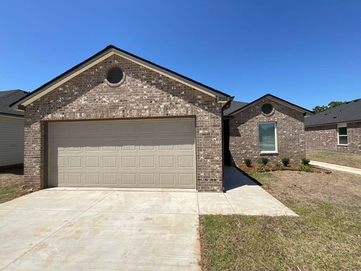 House for rent at 2022 Chandler Meadows Dr, Chandler, OK 74834