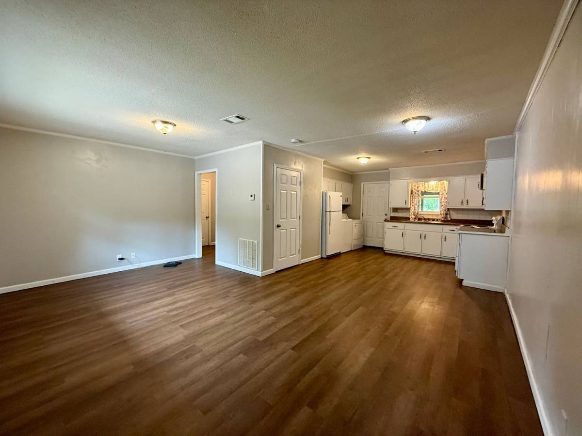 Apartment for rent at 1323 S 6th St, Paragould, AR 72450