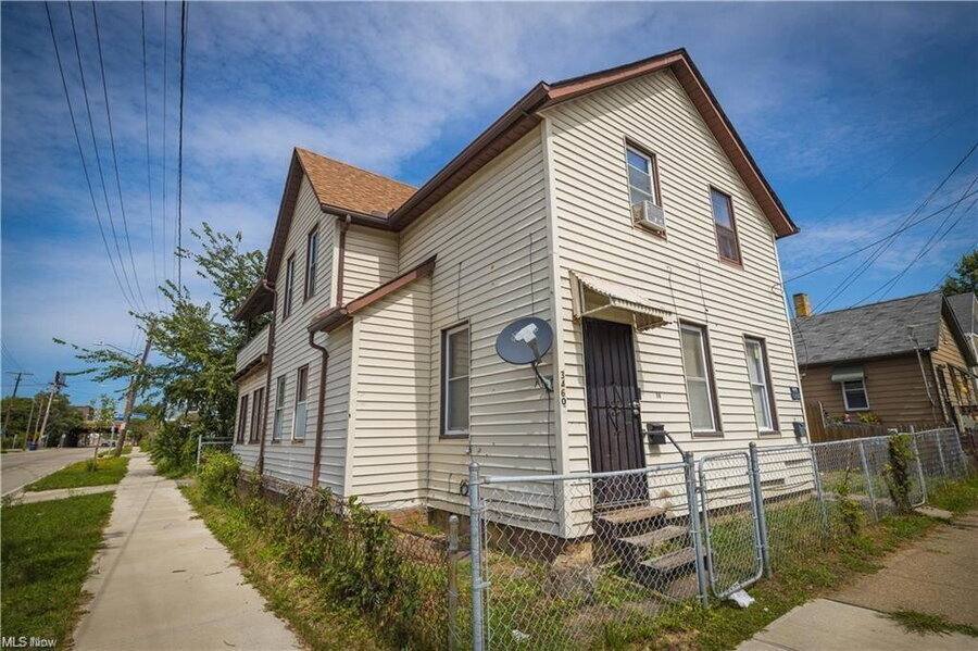 Apartment for rent at 3460 Erin Ave Down, Cleveland, OH 44113