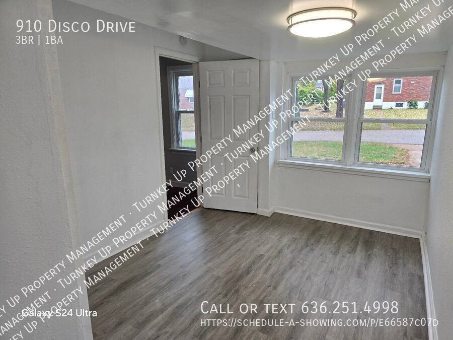 House for rent at 910 Disco Dr, Saint Louis, MO 63135