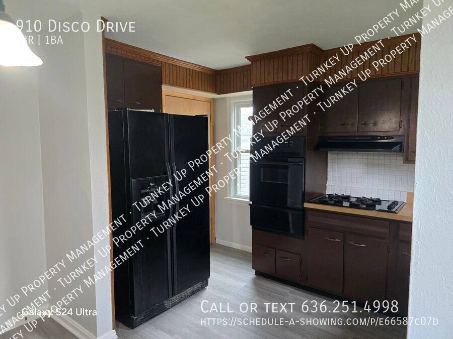 House for rent at 910 Disco Dr, Saint Louis, MO 63135