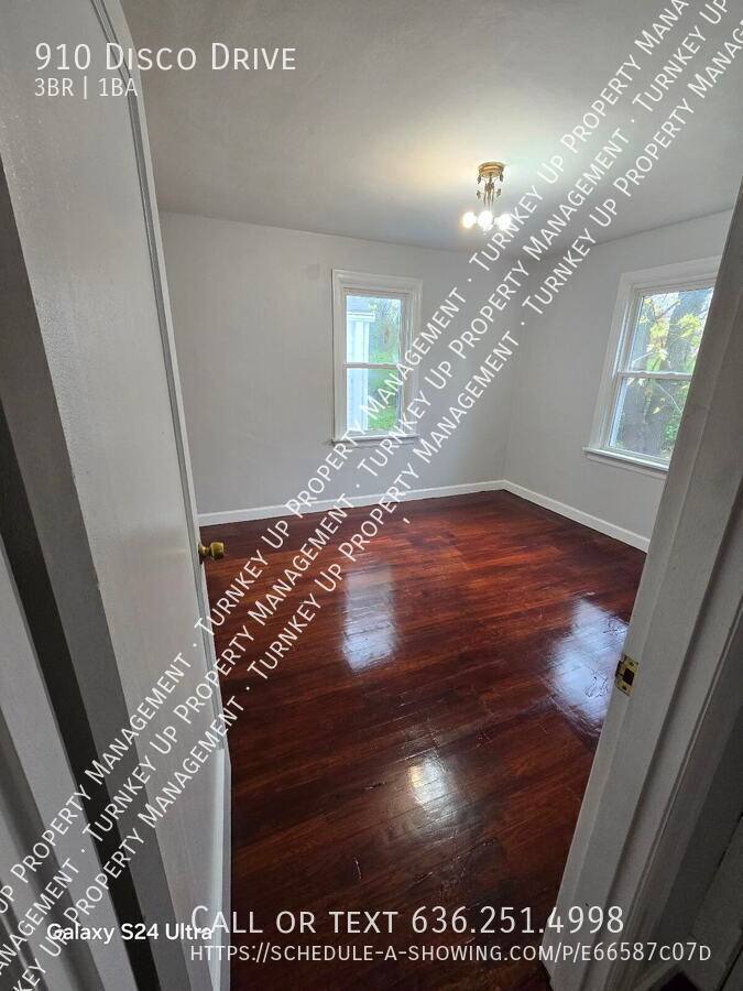 House for rent at 910 Disco Dr, Saint Louis, MO 63135