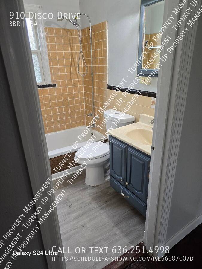 House for rent at 910 Disco Dr, Saint Louis, MO 63135