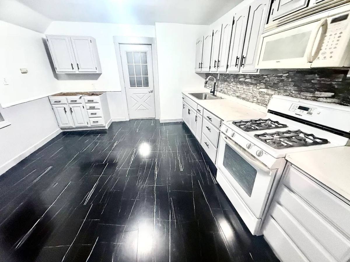 Townhouse for rent at 1150 Bailey Ave, Buffalo, NY 14206