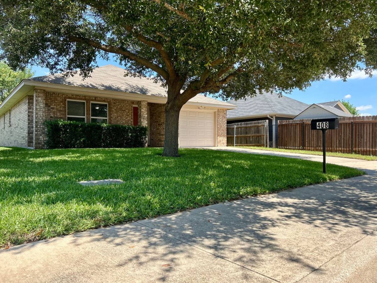 House for rent at 408 Oak St, Burleson, TX 76028