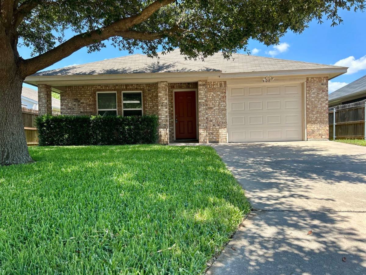 House for rent at 408 Oak St, Burleson, TX 76028