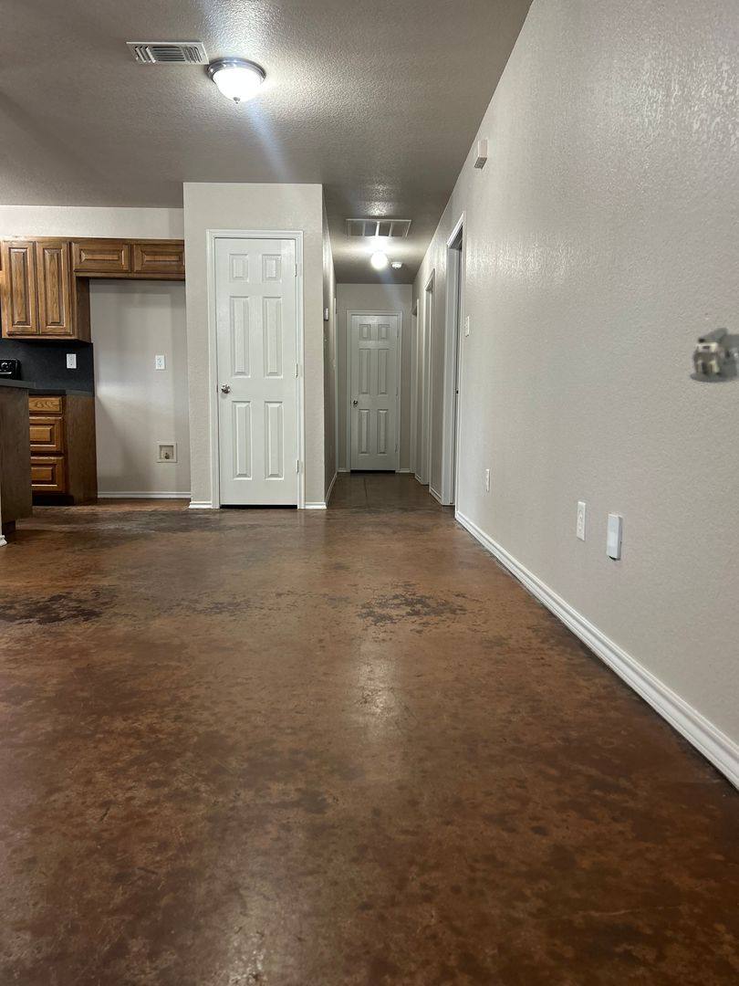 House for rent at 408 Oak St, Burleson, TX 76028
