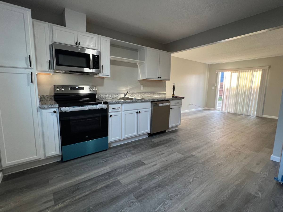 919 Pine St, Central Point, OR 97502 - Apartment for Rent - Image 8