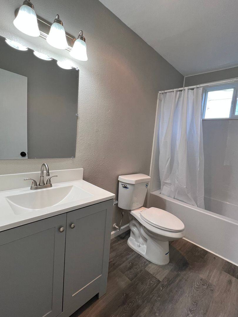 919 Pine St, Central Point, OR 97502 - Apartment for Rent - Image 7