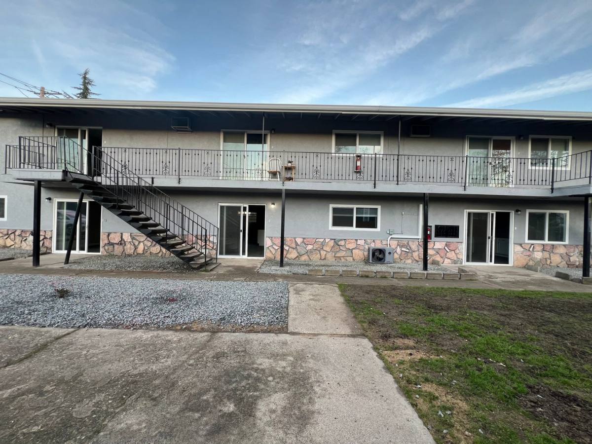 Apartment for rent at 919 Pine St, Central Point, OR 97502