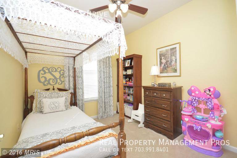 Townhouse for rent at 7022 Little Thames Dr, Gainesville, VA 20155