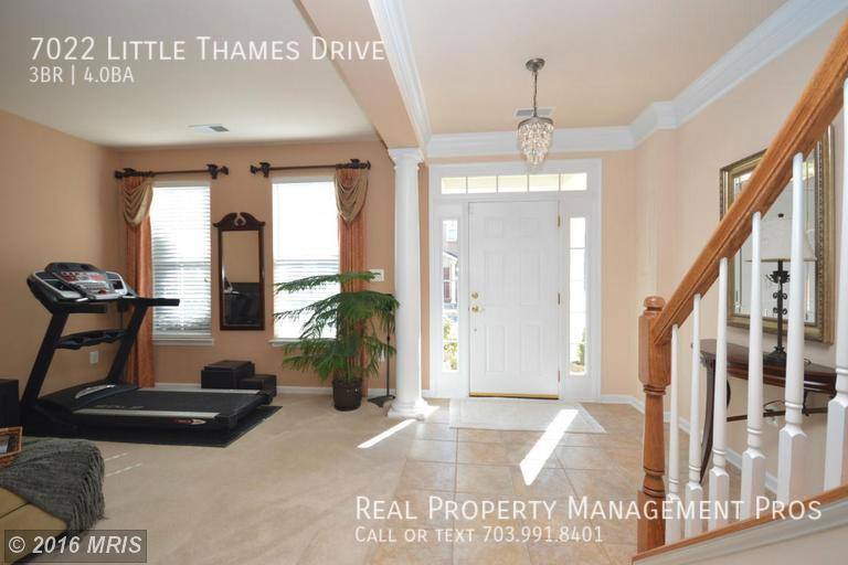 Townhouse for rent at 7022 Little Thames Dr, Gainesville, VA 20155