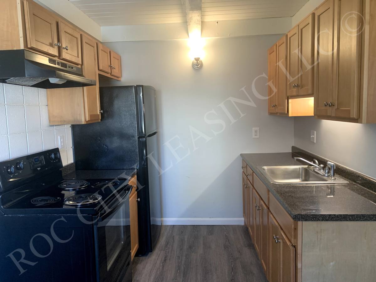 Townhouse for rent at 84 Twin Beeches Dr, Rochester, NY 14608