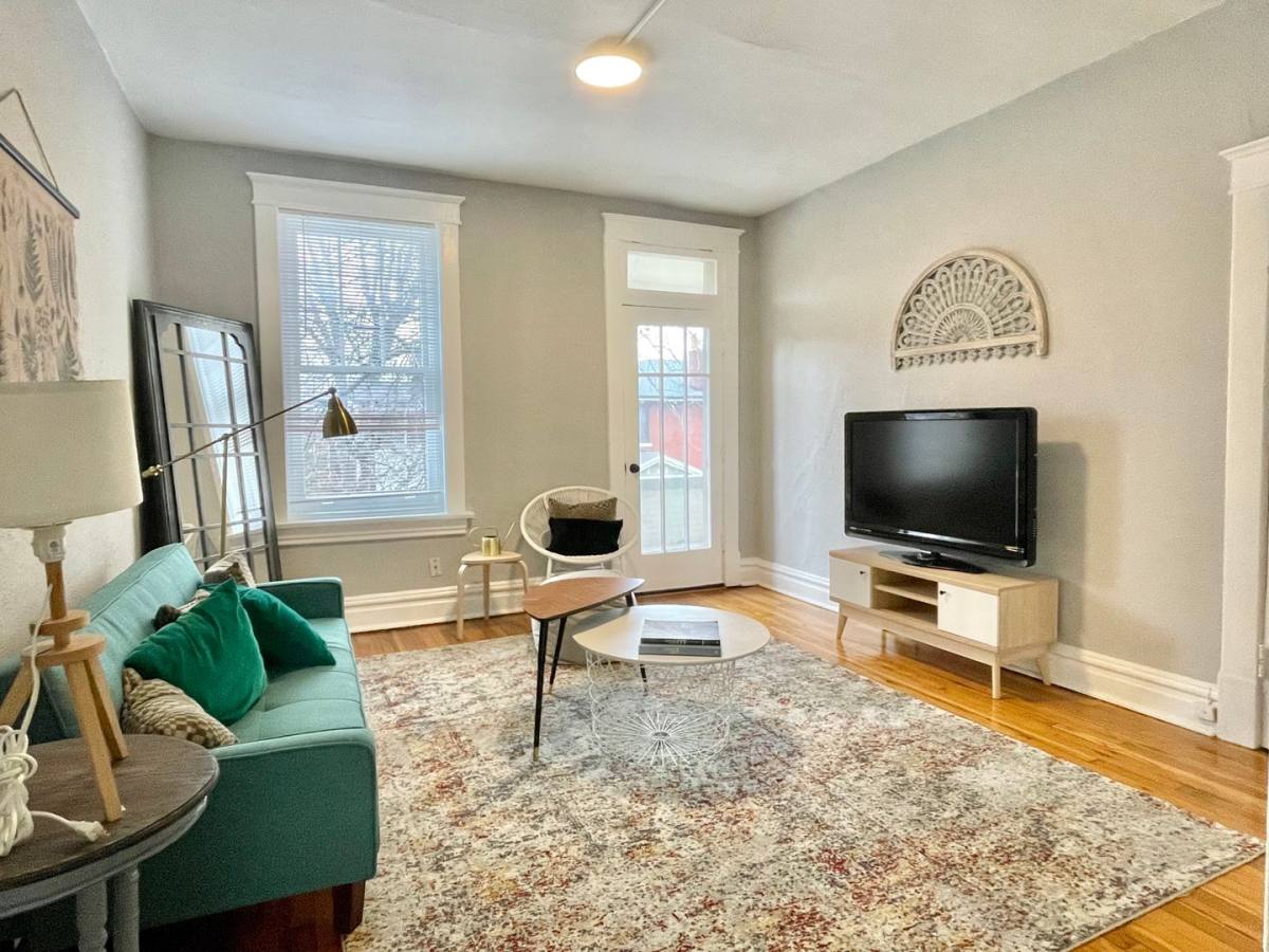 Apartment for rent at 4205 Botanical Ave #3W, Saint Louis, MO 63110