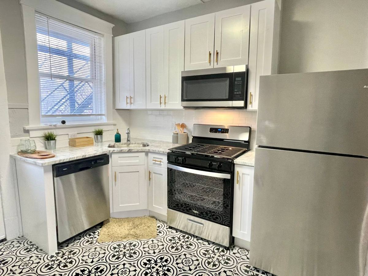 Apartment for rent at 4205 Botanical Ave #3W, Saint Louis, MO 63110