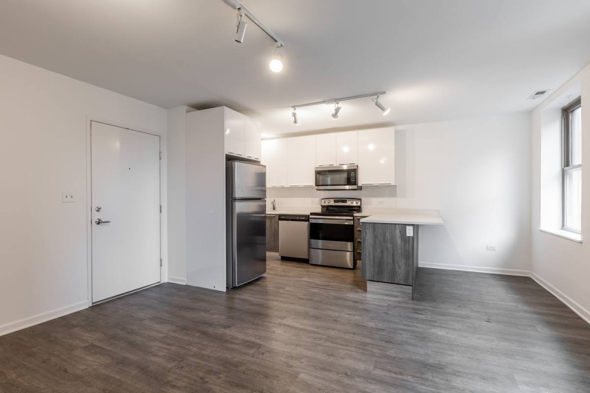 Apartment for rent at 940 W Winona St, Chicago, IL 60640