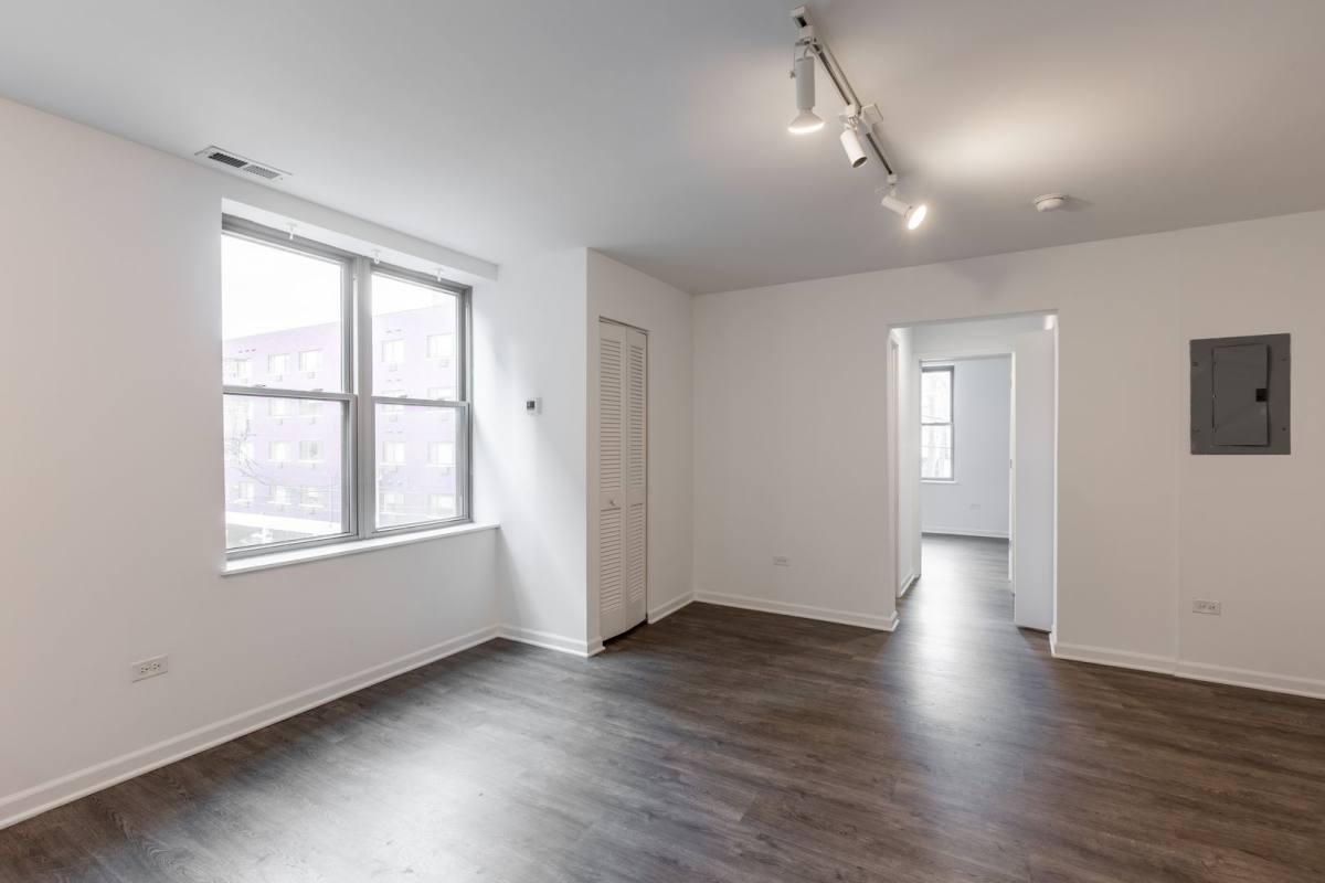 Apartment for rent at 940 W Winona St, Chicago, IL 60640