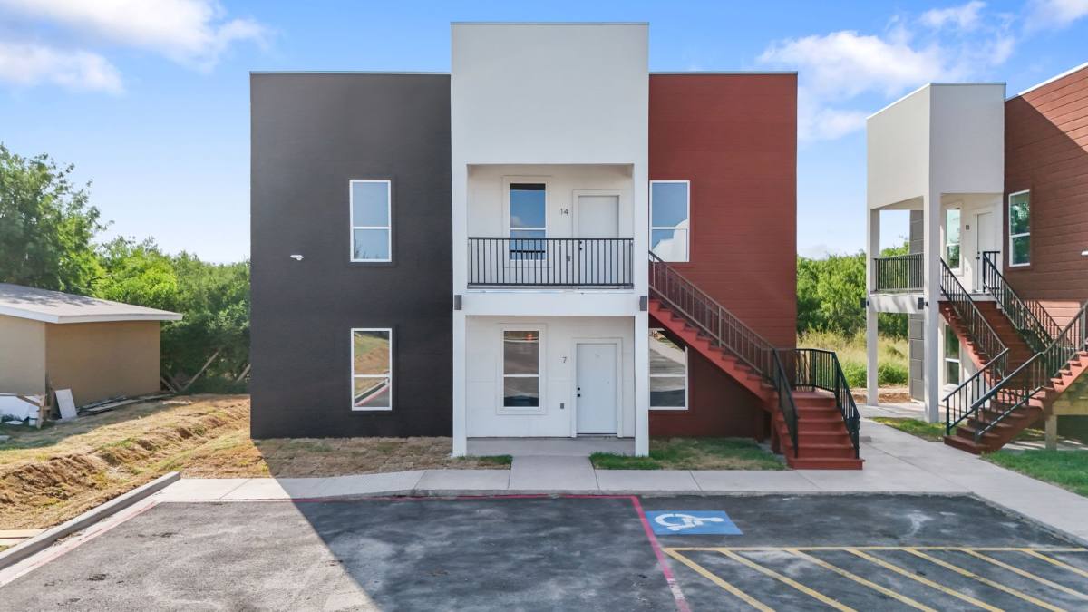 Apartment for rent at 225 E New Hampshire, Harlingen, TX 78550