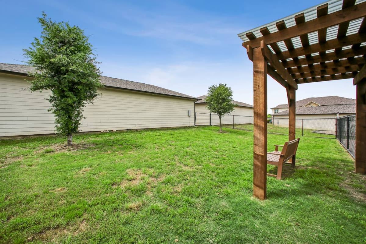Apartment for rent at 2991 Lakeside Dr, Midlothian, TX 76065