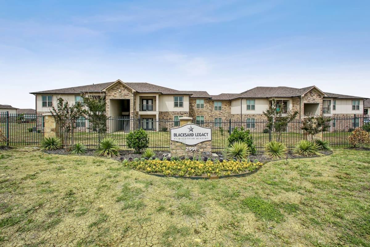 Apartment for rent at 2991 Lakeside Dr, Midlothian, TX 76065