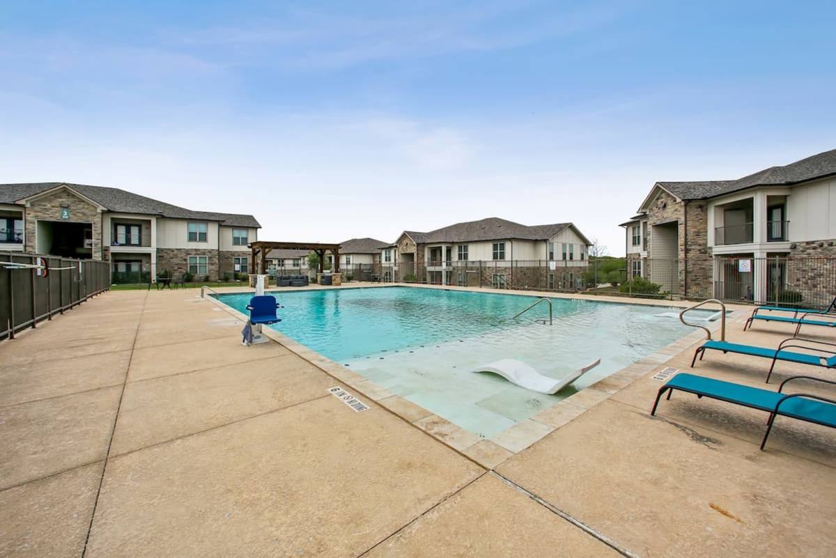 Apartment for rent at 2991 Lakeside Dr, Midlothian, TX 76065