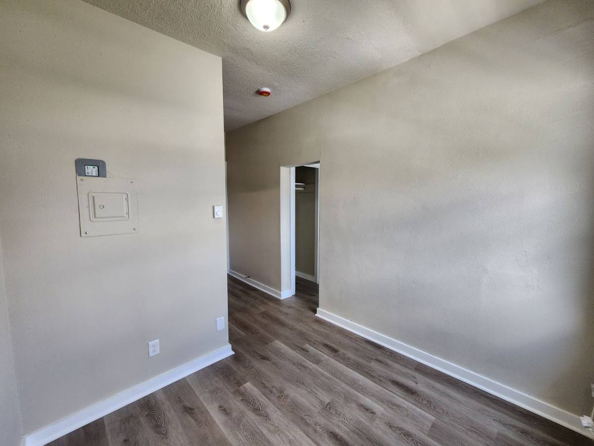 Apartment for rent at 102 E Robinson St, Knoxville, IA 50138